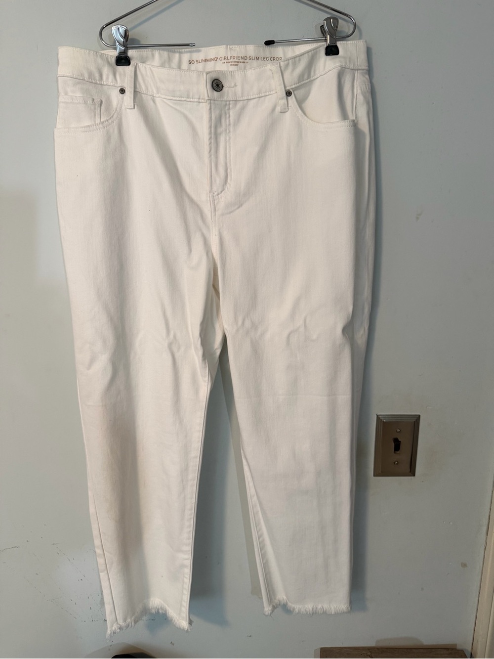 Chico’s So Slimming Girlfriend Slim Leg Crop White Jeans Size NWOT 2.5/14